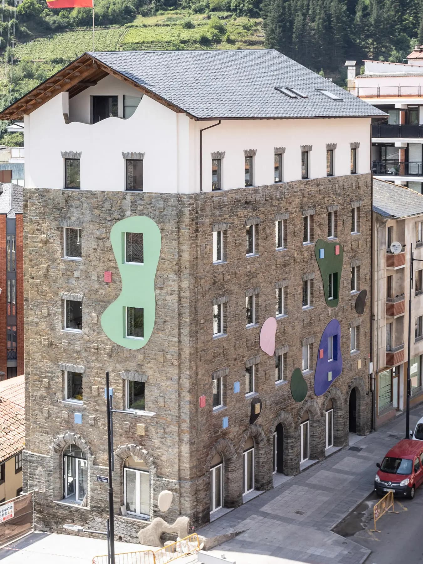 La misma esquina del Hotel Truita recuperada, hoy